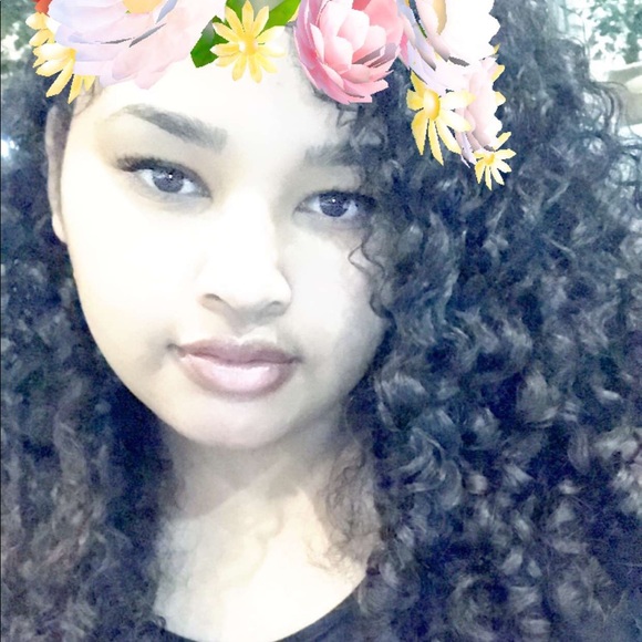 Meet your Posher, Ava - Picture 1 of 1